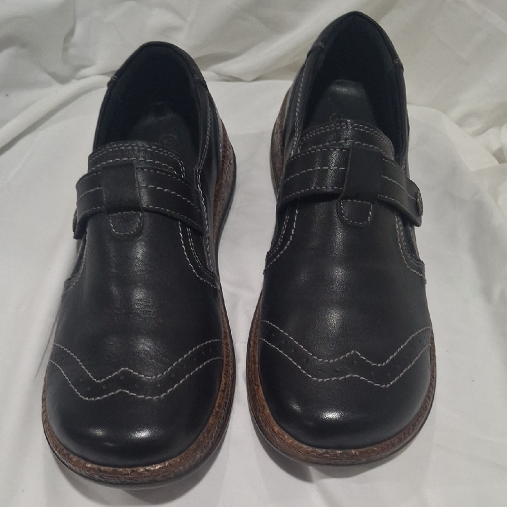 Spring Step Black Loafers with Brogue Detailing